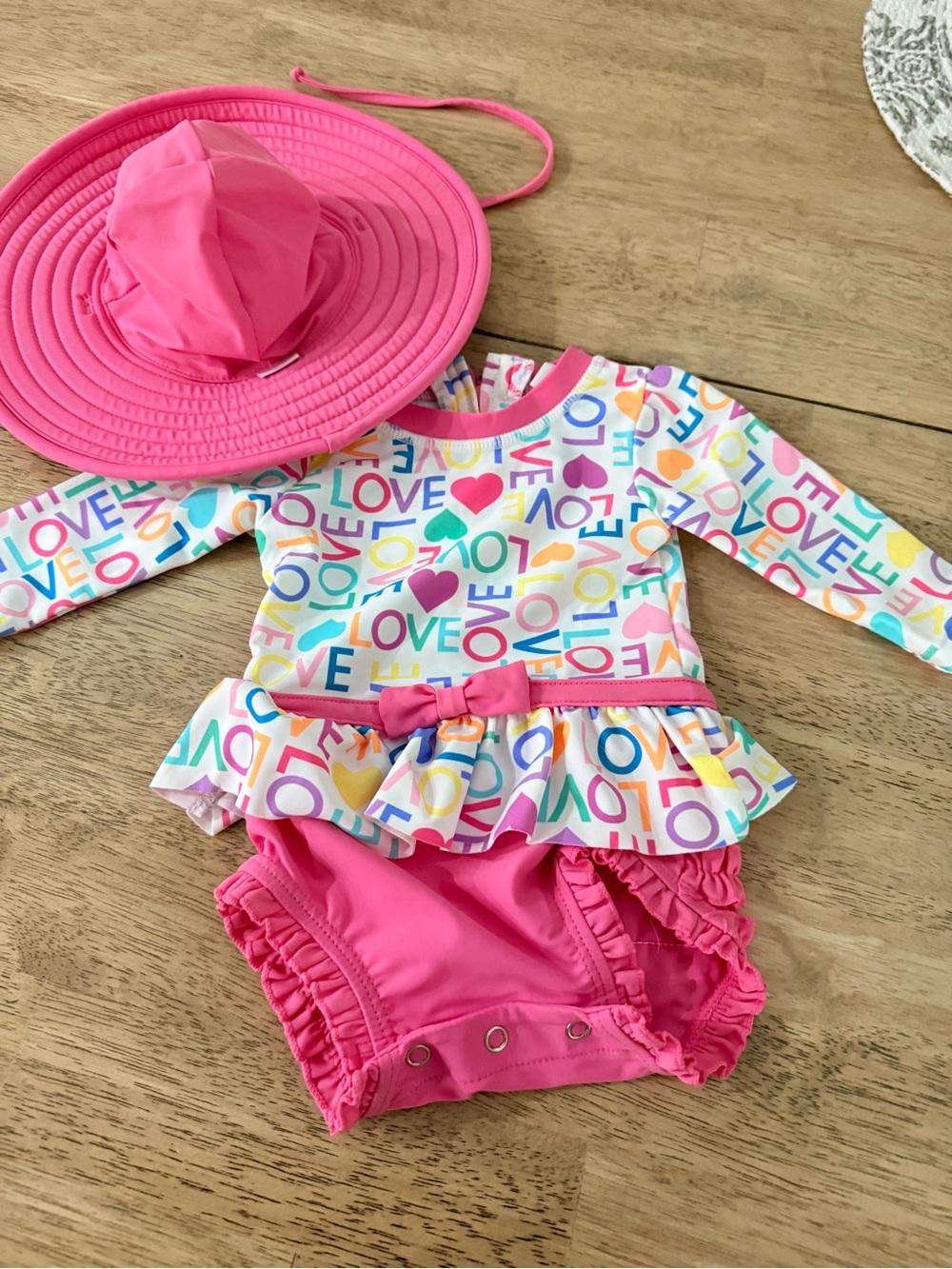 Rufflebutts rash guard and hat. 3/6